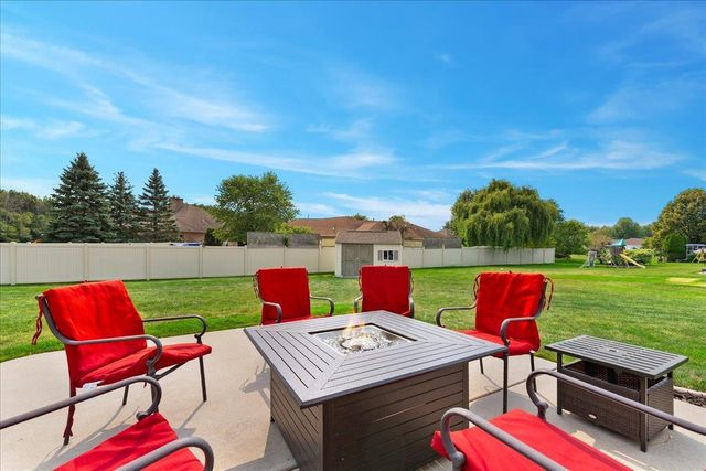 2540 MANITOWOC ROAD, Green Bay, WI 54311