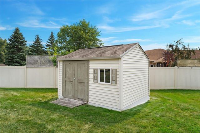 2540 MANITOWOC ROAD, Green Bay, WI 54311