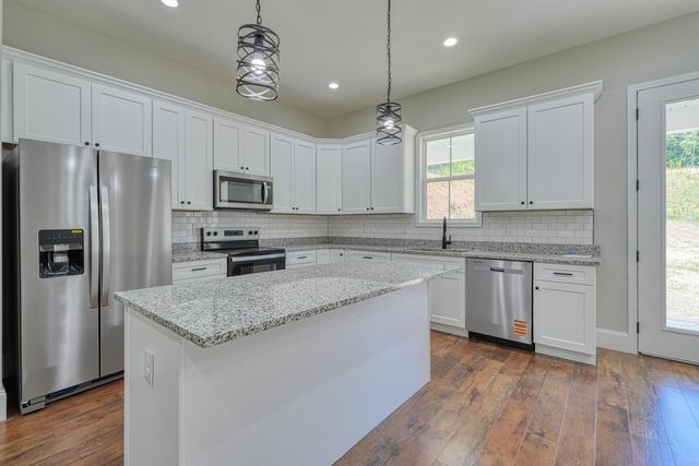 82 Old Schoolhouse Road, Spartanburg, SC 29307