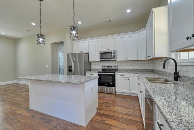 82 Old Schoolhouse Road, Spartanburg, SC 29307