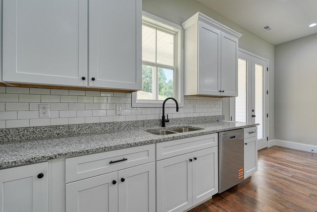 82 Old Schoolhouse Road, Spartanburg, SC 29307