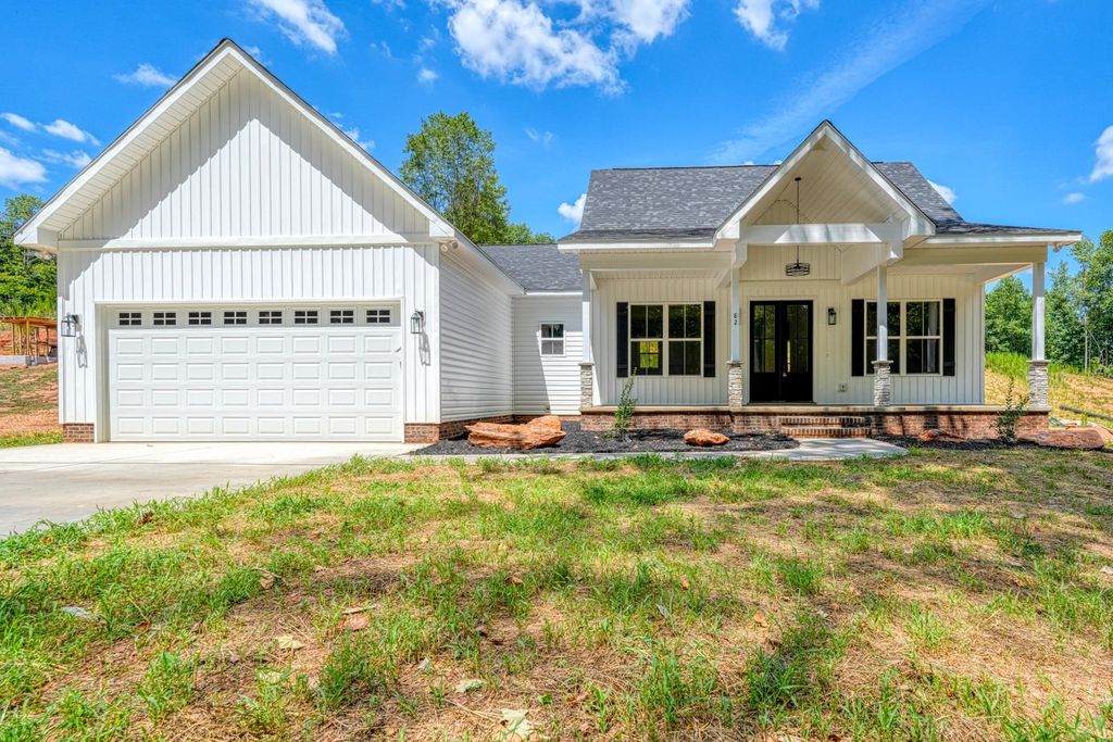 82 Old Schoolhouse Road, Spartanburg, SC 29307