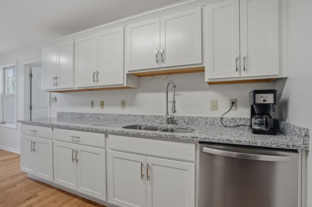 230 Woodruff Rd, Adams, TN 37010