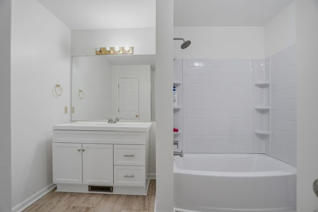 230 Woodruff Rd, Adams, TN 37010