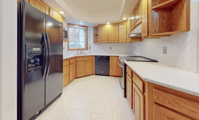 510 Boros Court, Richland, WA 99352