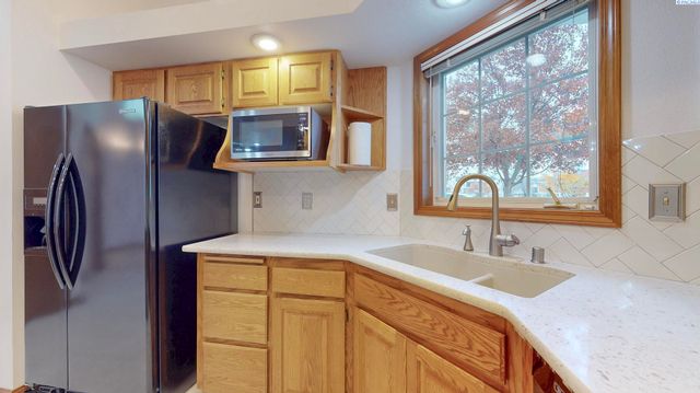 510 Boros Court, Richland, WA 99352