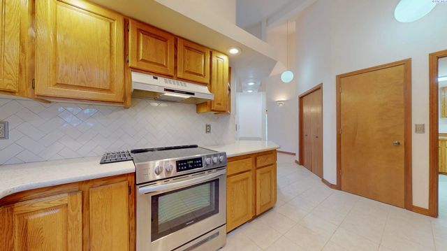 510 Boros Court, Richland, WA 99352