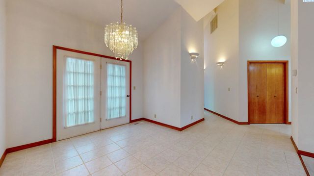 510 Boros Court, Richland, WA 99352