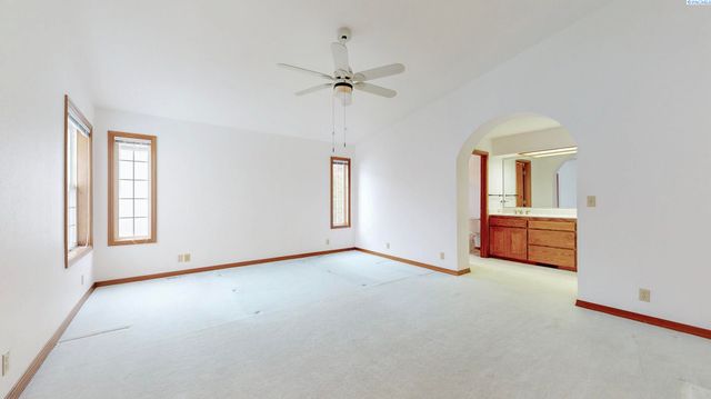 510 Boros Court, Richland, WA 99352