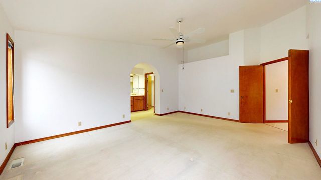 510 Boros Court, Richland, WA 99352