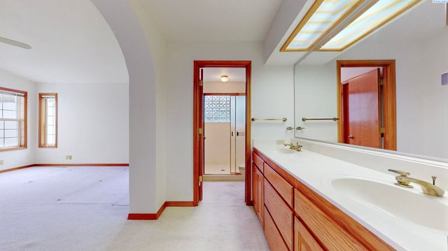 510 Boros Court, Richland, WA 99352