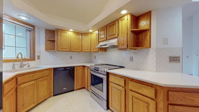 510 Boros Court, Richland, WA 99352