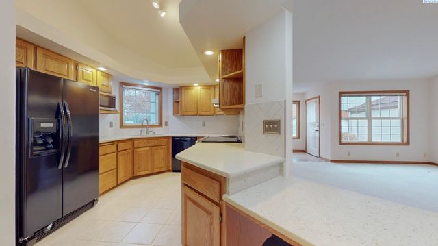 510 Boros Court, Richland, WA 99352