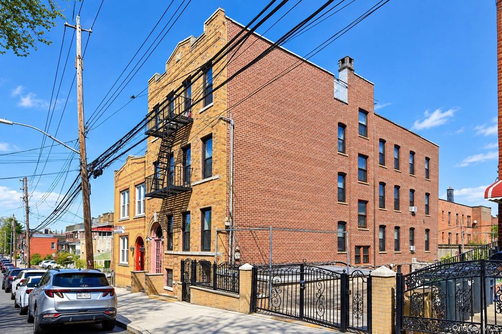 3018 Paulding Avenue, Bronx, NY 10469 — exterior
