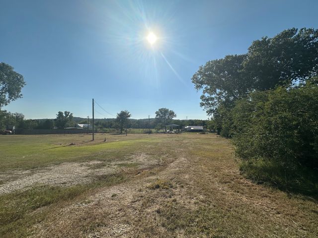 240 First Street, Oak Ridge, TX 76240