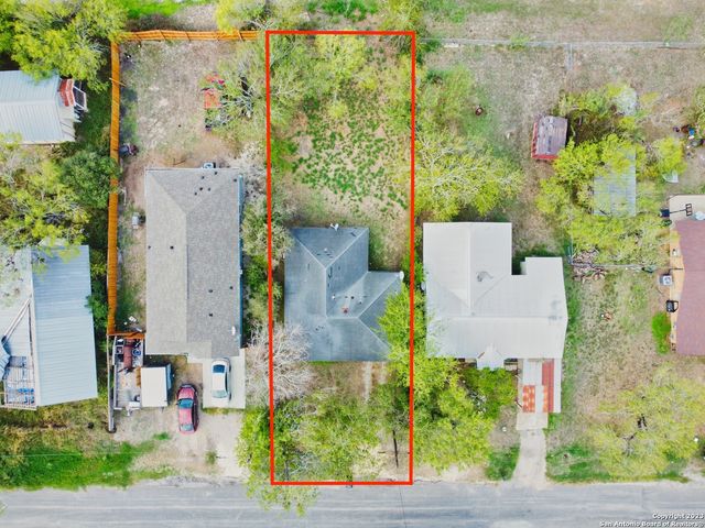 1009 N Esplanade St, Karnes City, TX 78118