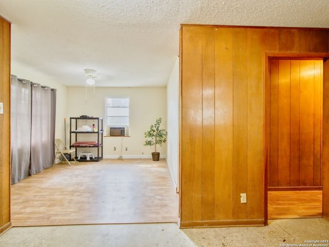 1009 N Esplanade St, Karnes City, TX 78118