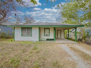 1009 N Esplanade St, Karnes City, TX 78118