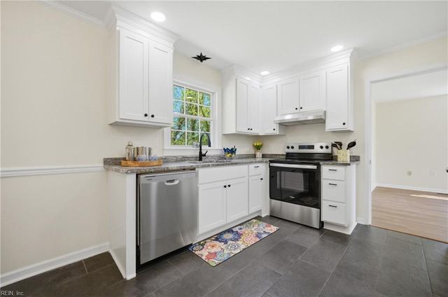 8157 Glass RD, Hayes, VA 23072
