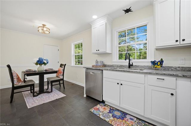 8157 Glass RD, Hayes, VA 23072