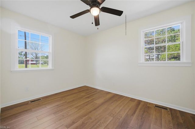 8157 Glass RD, Hayes, VA 23072