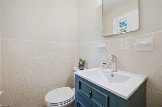 8157 Glass RD, Hayes, VA 23072