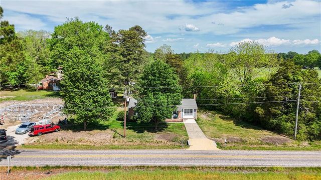 8157 Glass RD, Hayes, VA 23072