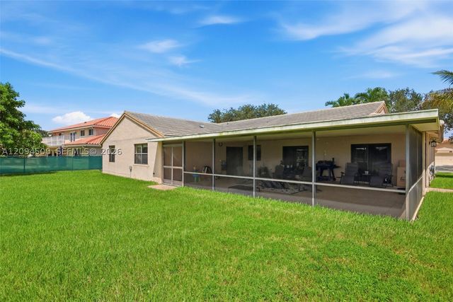 15600 Huntridge Rd, Davie, FL 33331