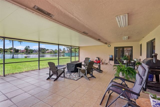 15600 Huntridge Rd, Davie, FL 33331