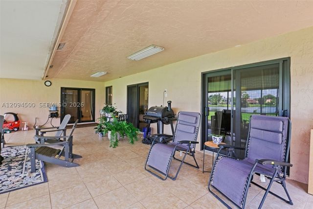 15600 Huntridge Rd, Davie, FL 33331