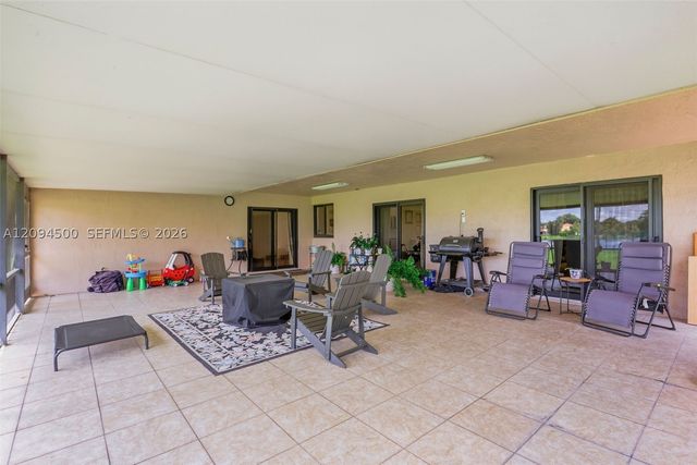 15600 Huntridge Rd, Davie, FL 33331