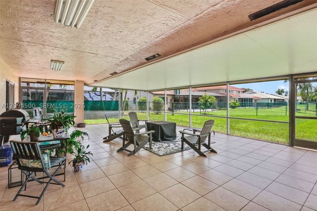 15600 Huntridge Rd, Davie, FL 33331