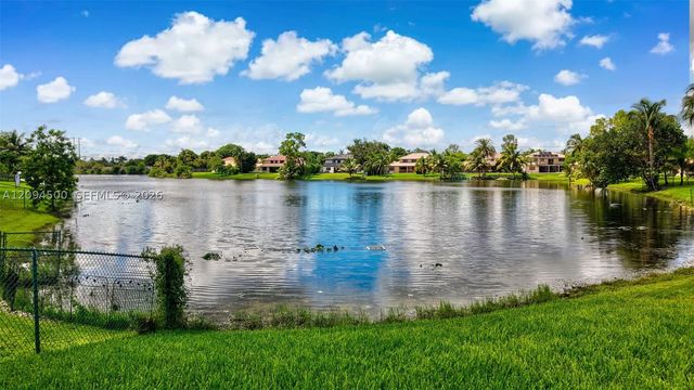 15600 Huntridge Rd, Davie, FL 33331