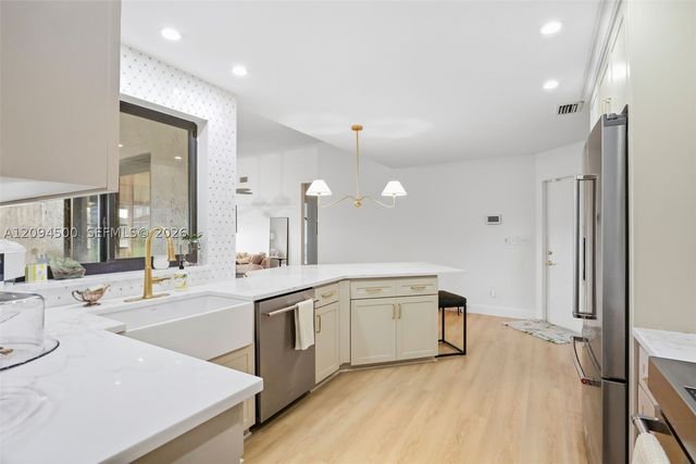 15600 Huntridge Rd, Davie, FL 33331