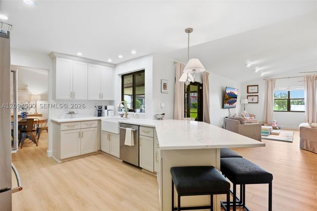 15600 Huntridge Rd, Davie, FL 33331