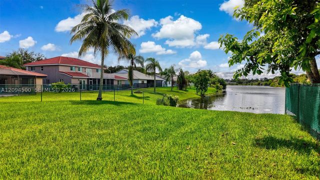 15600 Huntridge Rd, Davie, FL 33331