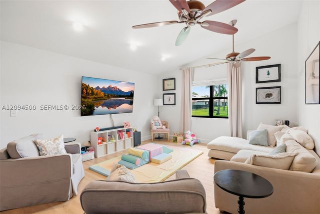15600 Huntridge Rd, Davie, FL 33331