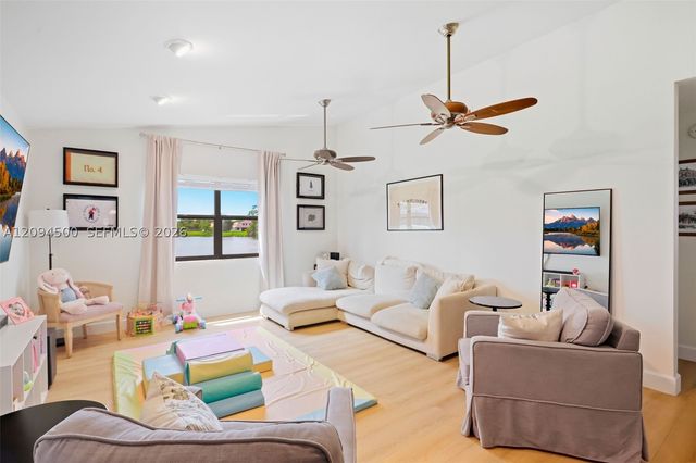 15600 Huntridge Rd, Davie, FL 33331