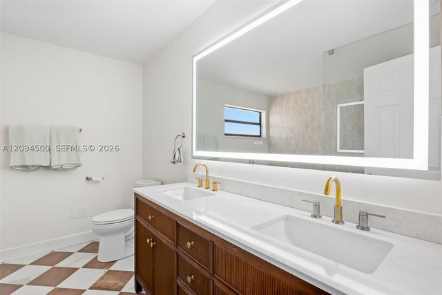 15600 Huntridge Rd, Davie, FL 33331