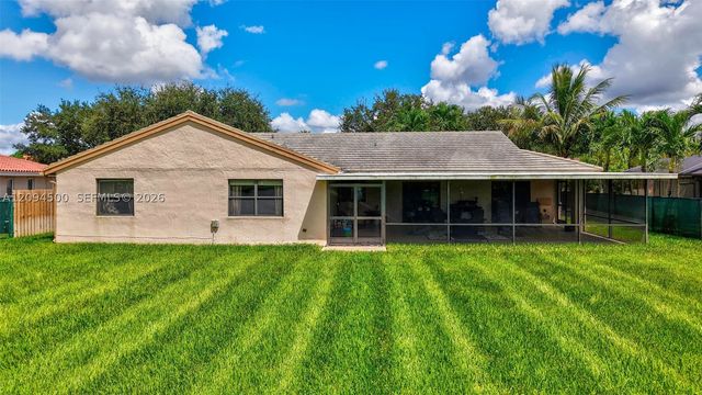 15600 Huntridge Rd, Davie, FL 33331
