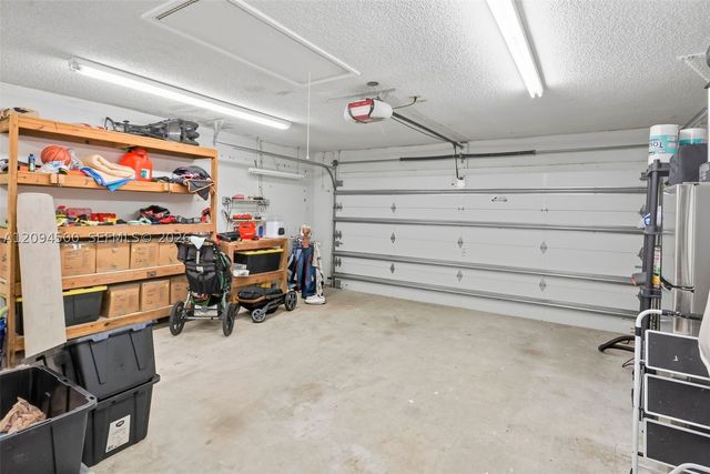 15600 Huntridge Rd, Davie, FL 33331