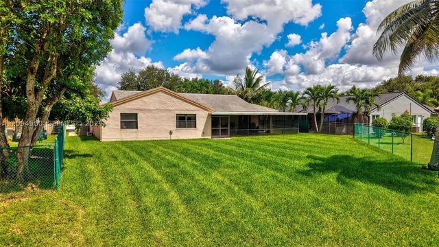 15600 Huntridge Rd, Davie, FL 33331