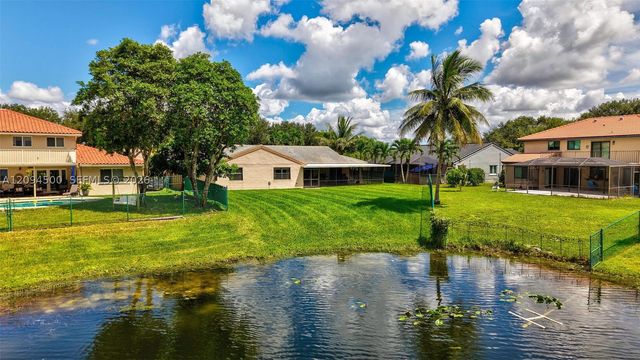15600 Huntridge Rd, Davie, FL 33331