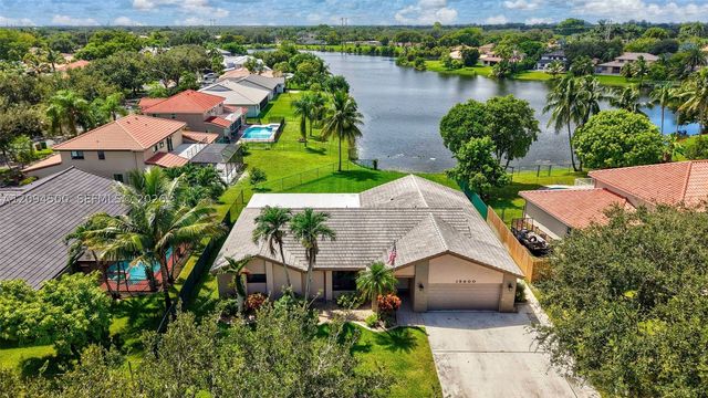 15600 Huntridge Rd, Davie, FL 33331