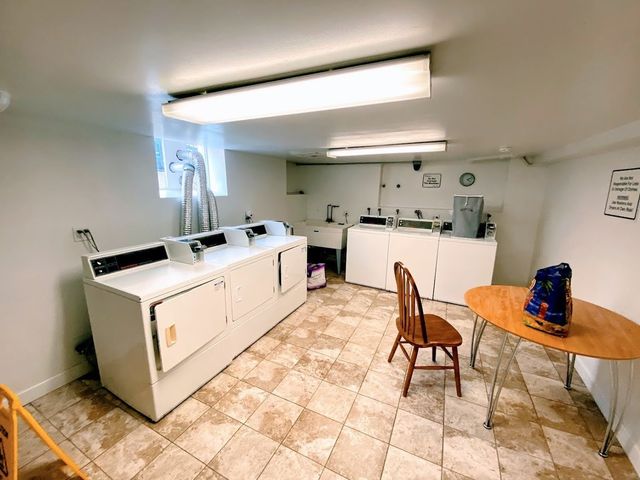 3933 N Clarendon Avenue 502, Chicago, IL 60613