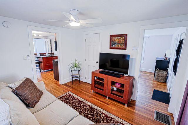 64 School Street, Allenstown, NH 03275