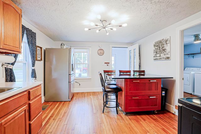 64 School Street, Allenstown, NH 03275