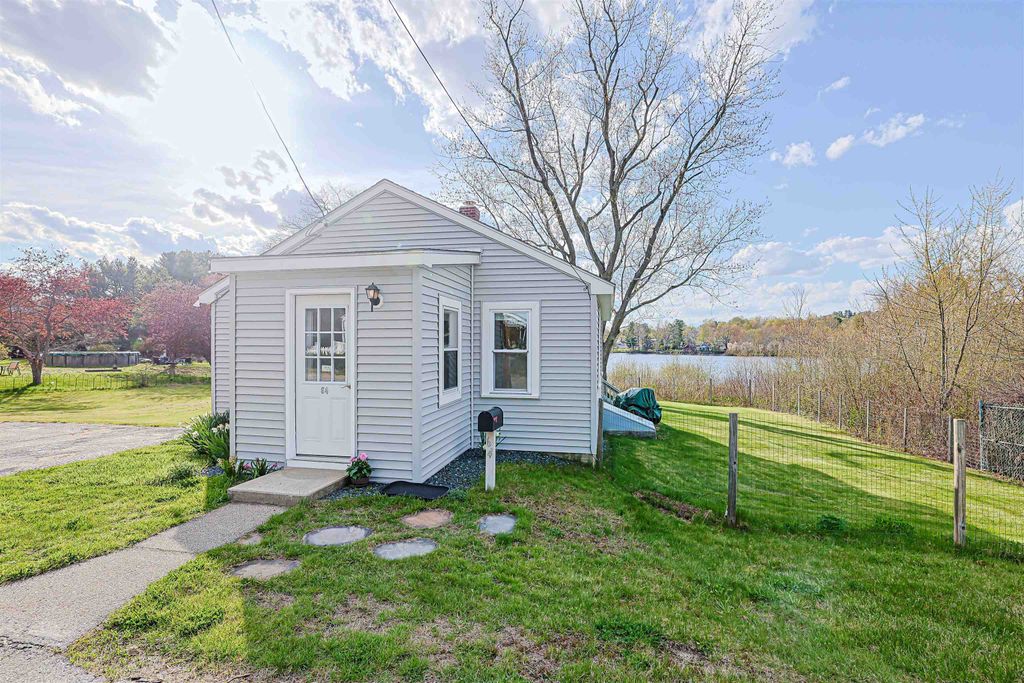 64 School Street, Allenstown, NH 03275