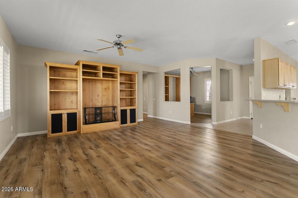 Image 10 of property listing at 15478 W MOONLIGHT Way, Surprise, AZ 85374