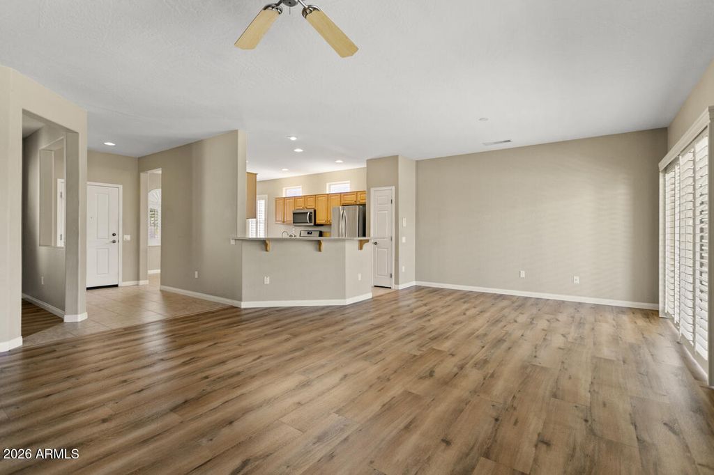 Image 11 of property listing at 15478 W MOONLIGHT Way, Surprise, AZ 85374